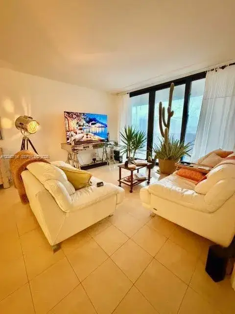 1 bedroom 1 bath Residential Lease for rent at 19667 Turnberry Way # 12C, Aventura FL 33180