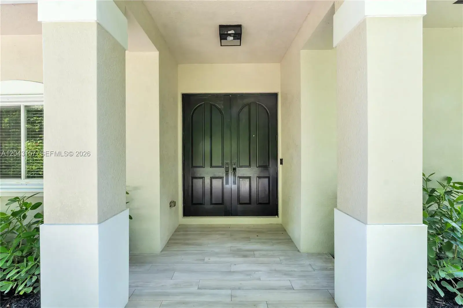 720 S Old Nob Hill Rd, Plantation FL 33324