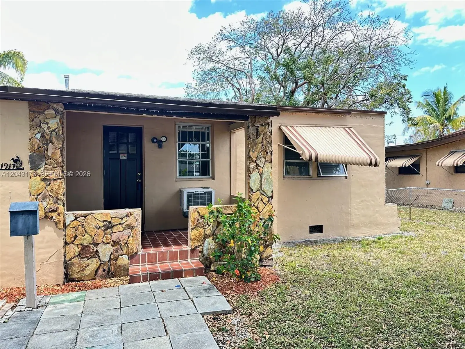 2 bedroom 1 bath Residential Lease for rent at 1917 Harding St, Hollywood FL 33020