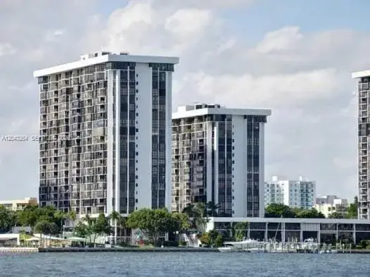 1 bedroom 1 bath Residential Lease for rent at 1901 Brickell Ave # B1007, Miami FL 33129