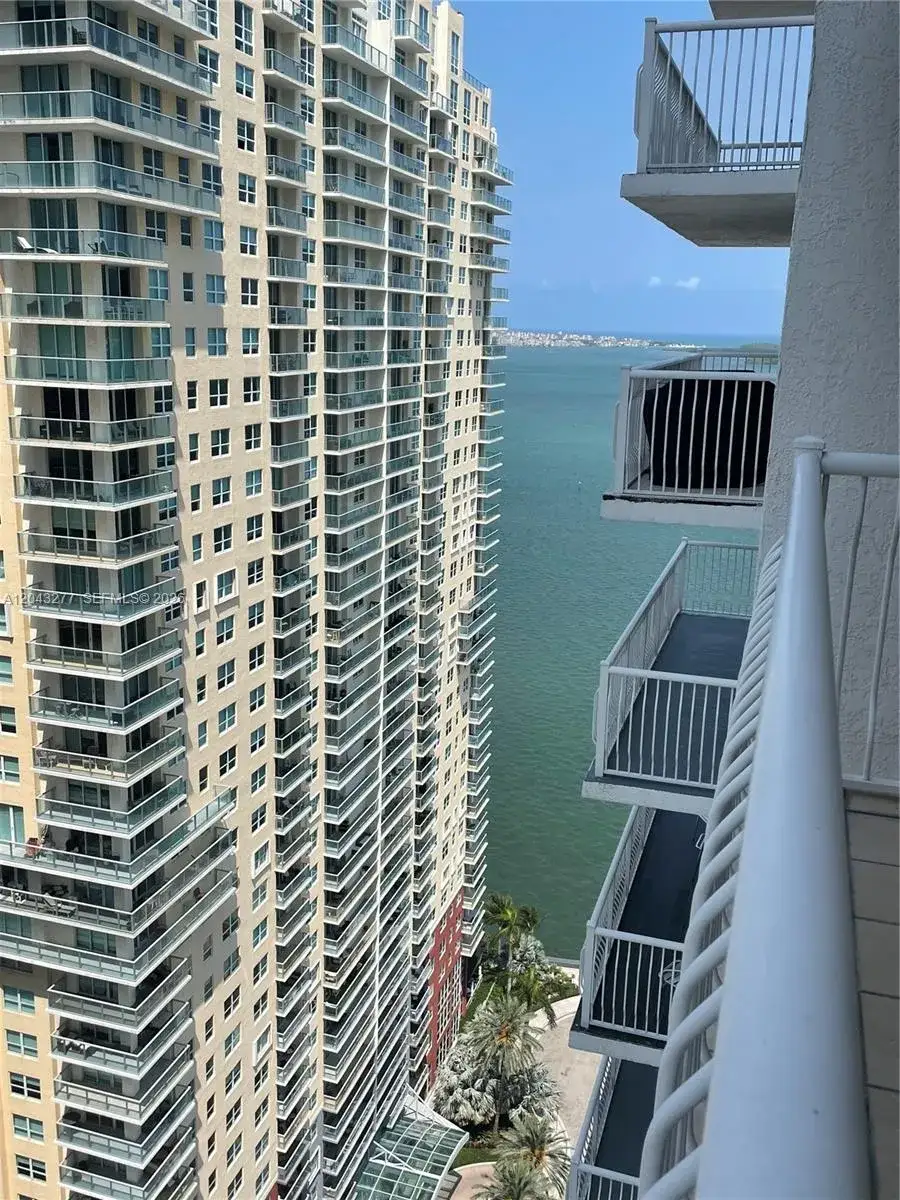 1 bedroom 1 bath Residential Lease for rent at 1200 BRICKELL BAY DR # 3104, Miami FL 33131