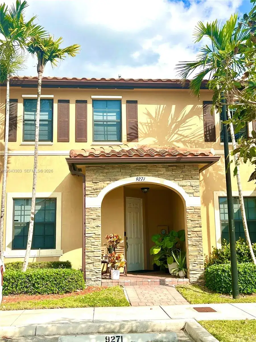 3 bedroom 2 bath Residential Lease for rent at 9271 W 33rd Ln # 9271, Hialeah FL 33018