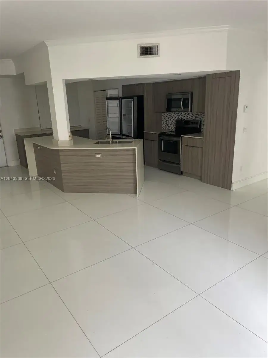 2 bedroom 2 bath Residential for sale at 3155 NE 184th St # 8105, Aventura FL 33160