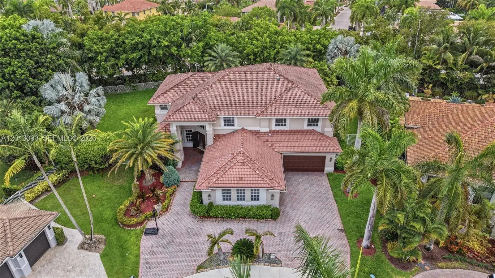6 bedroom 5 bath Residential for sale at 1585 Victoria Isle Way, Weston FL 33327
