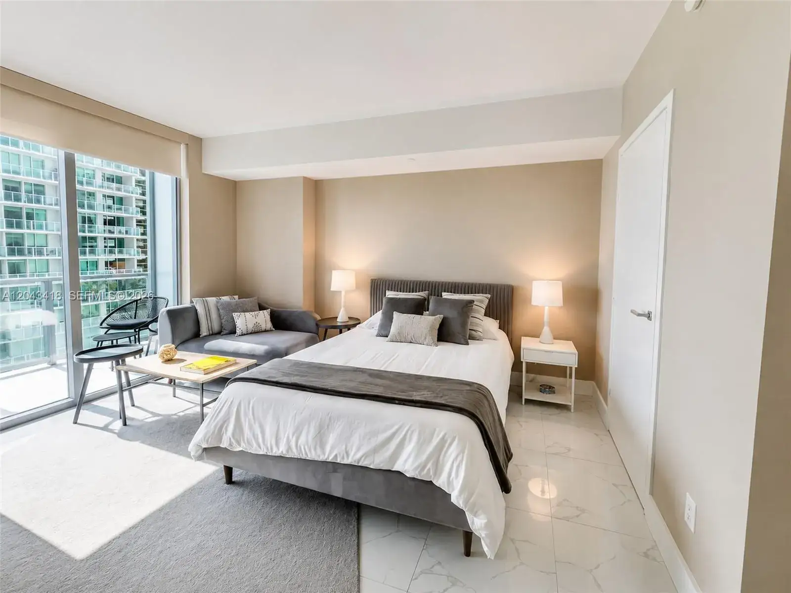 1 bath Residential Lease for rent at 1300 Brickell Bay Dr # 1806, Miami FL 33131