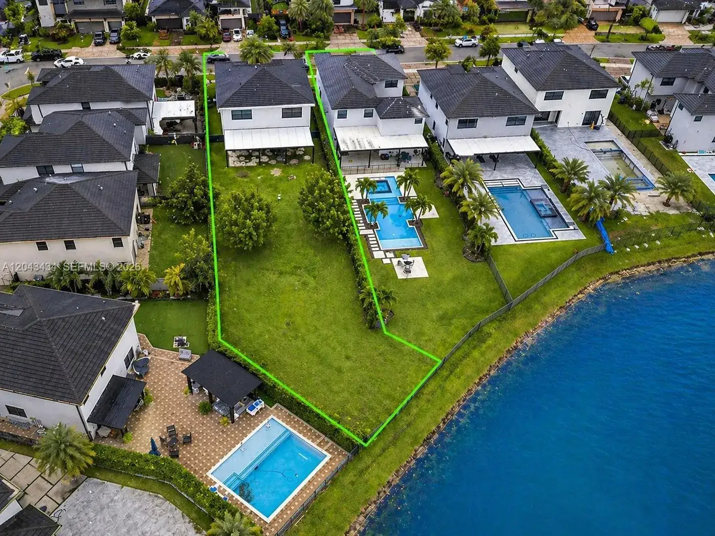 5 bedroom 3 bath Residential for sale at 8822 NW 161st Ter, Miami Lakes FL 33018