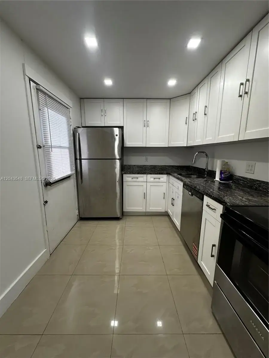 2 bedroom 2 bath Residential Lease for rent at 3475 N Country Club Dr # 315, Aventura FL 33180