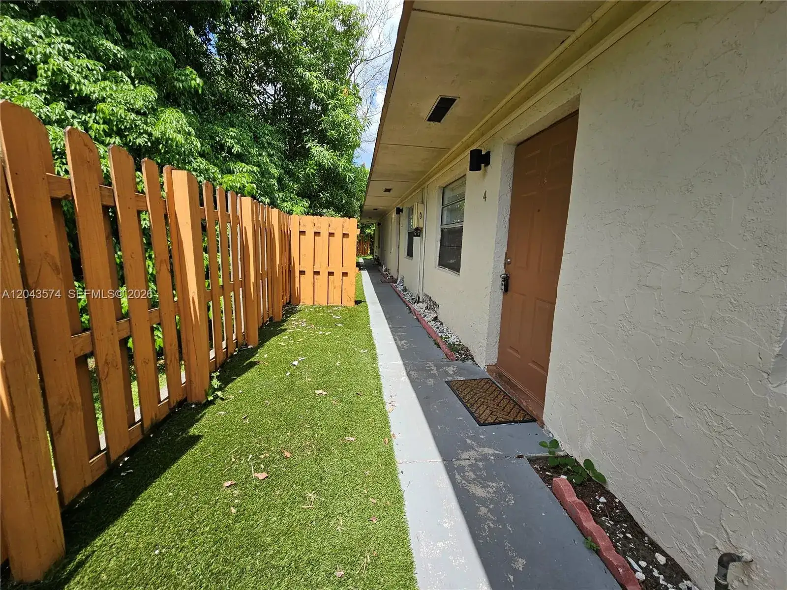 1 bedroom 1 bath Residential Lease for rent at 4621 SW 33rd Ave # 4, Dania Beach FL 33312