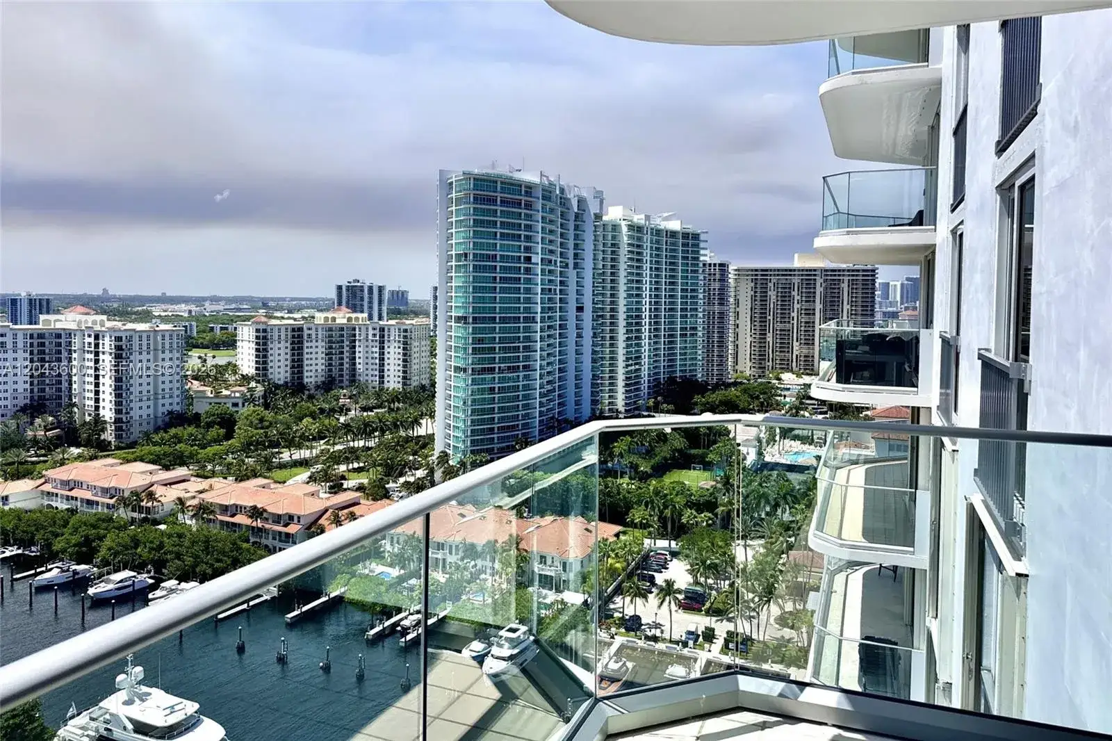 1 bedroom 1 bath Residential Lease for rent at 19707 Turnberry Way # 23C, Aventura FL 33180