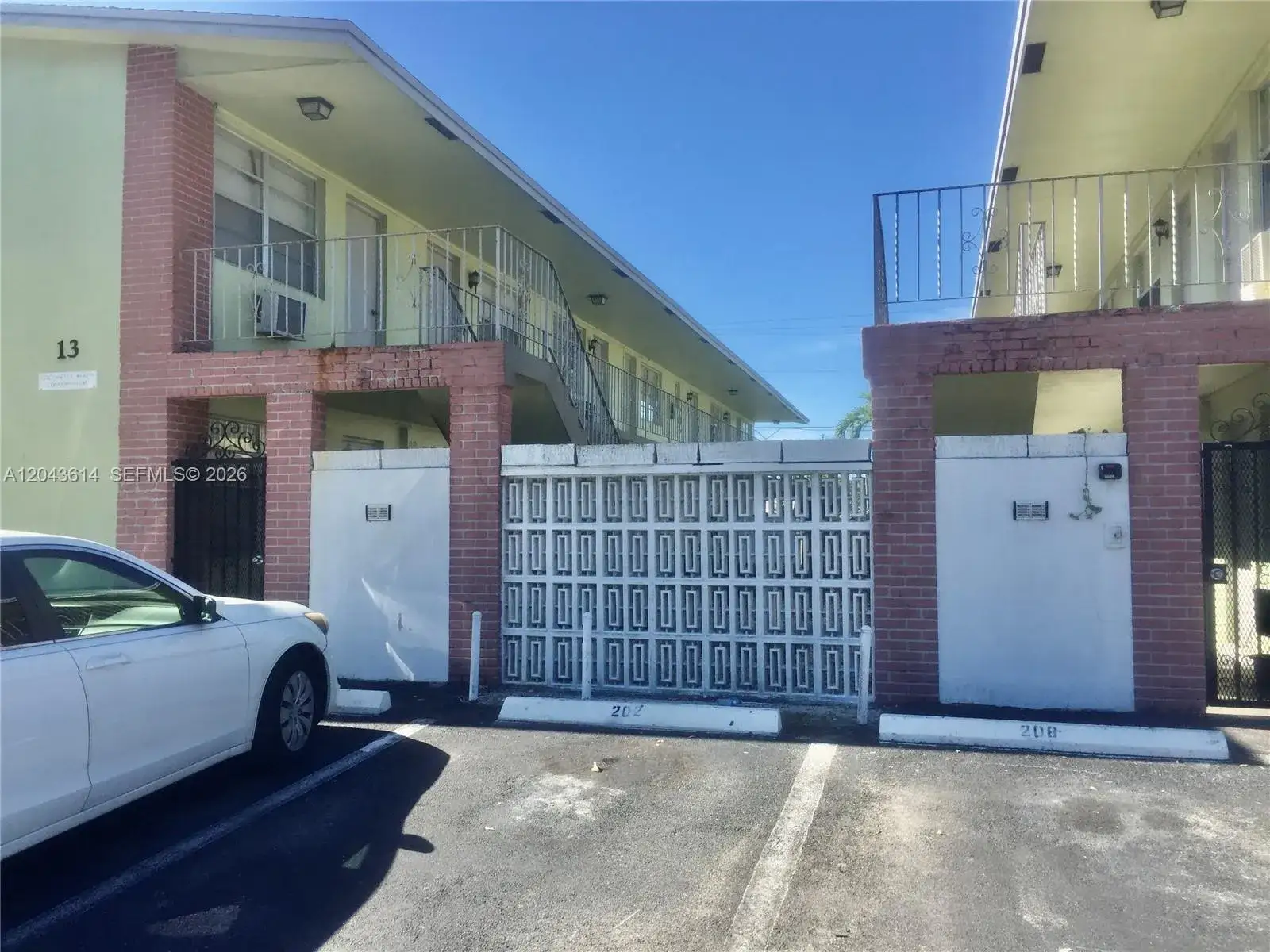 2 bedroom 1 bath Residential Lease for rent at 13 NE 2nd Ave # 104, Dania Beach FL 33004