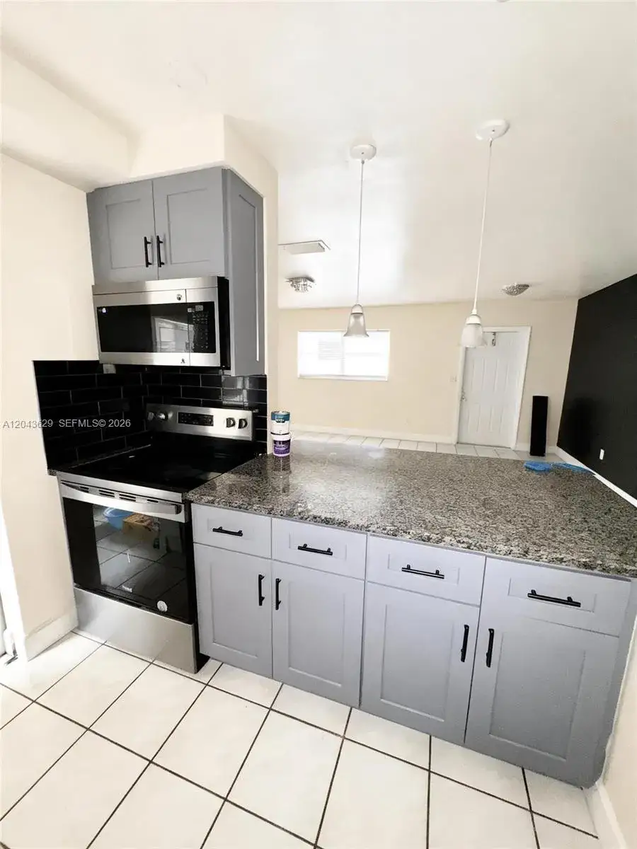2 bedroom 1 bath Residential Lease for rent at 5912 Fillmore St # 2, Hollywood FL 33021