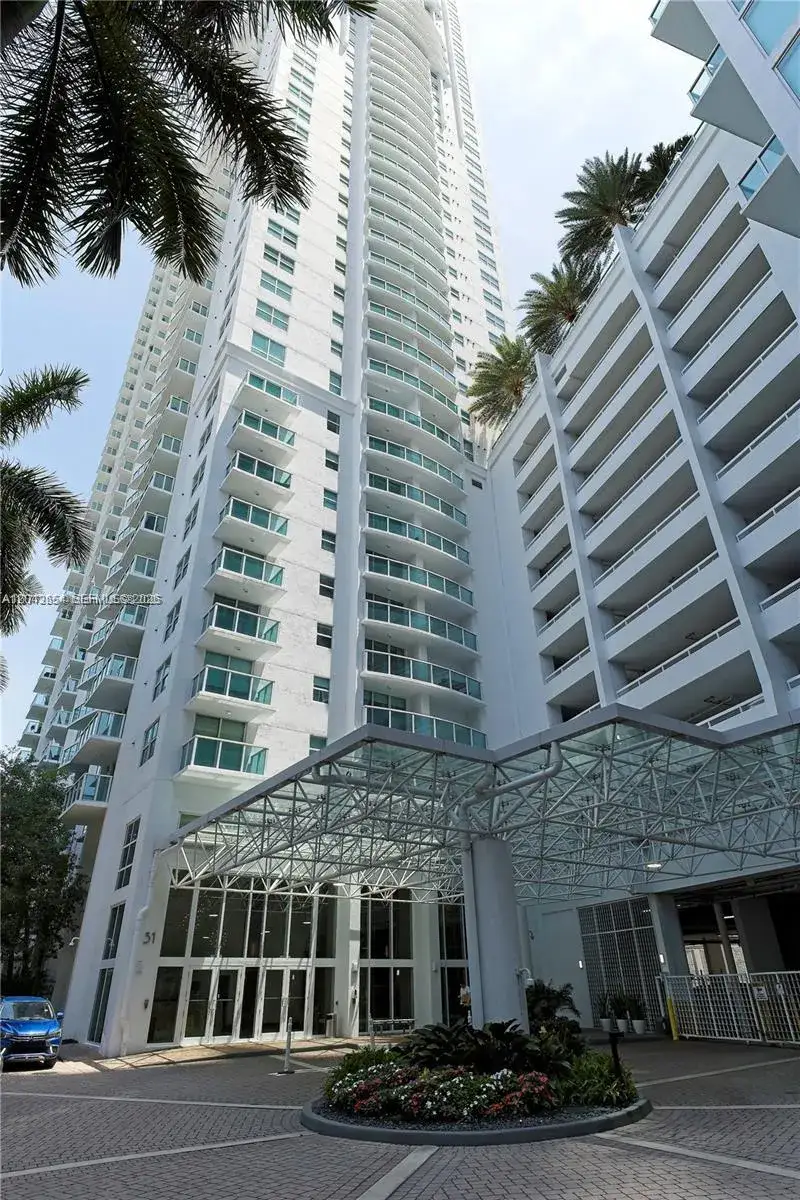 1 bedroom 1 bath Residential Lease for rent at 31 SE 5th # 1203, Miami FL 33131