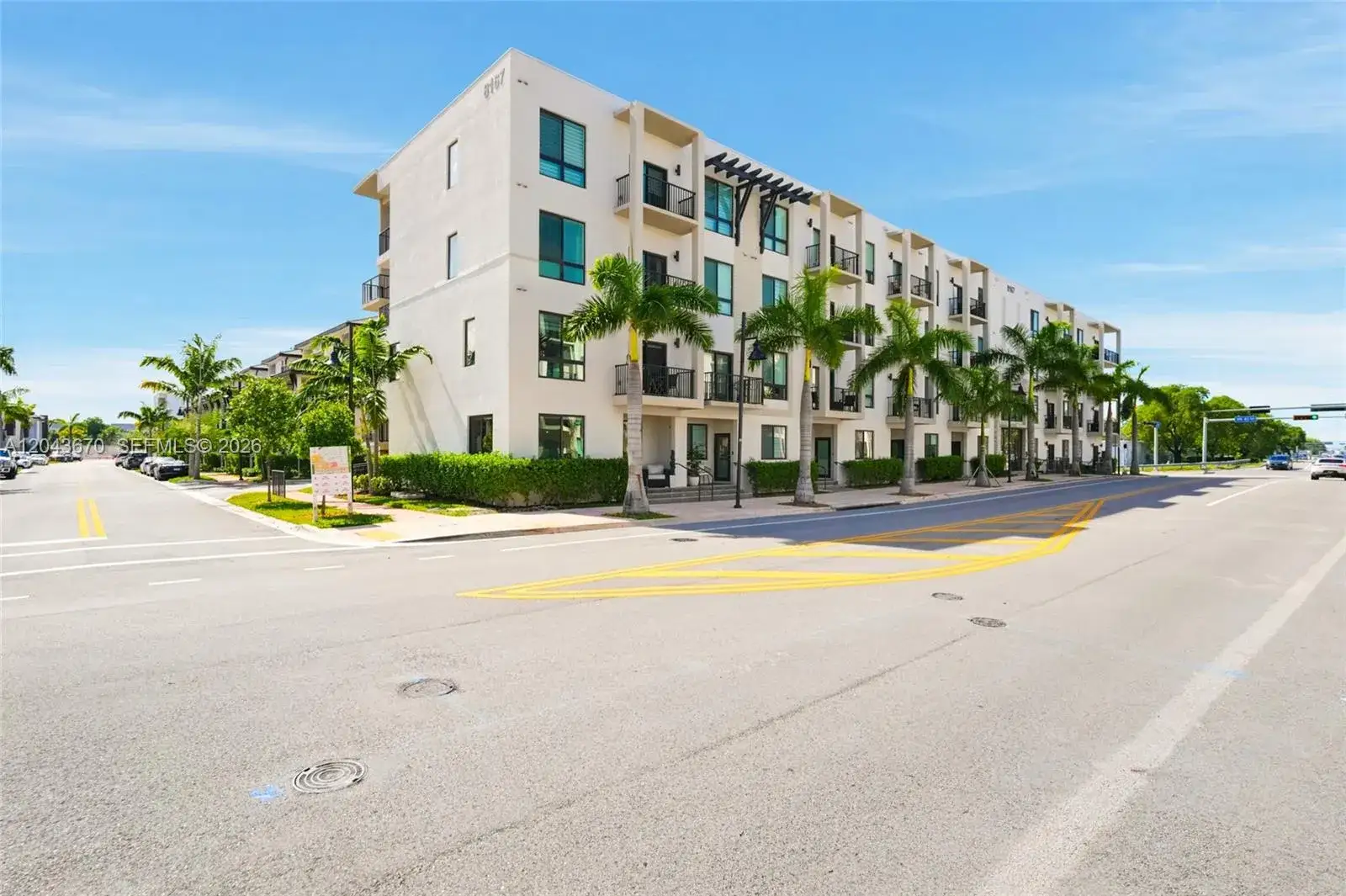 3 bedroom 2 bath Residential for sale at 8167 NW 41st St # 101, Doral FL 33166