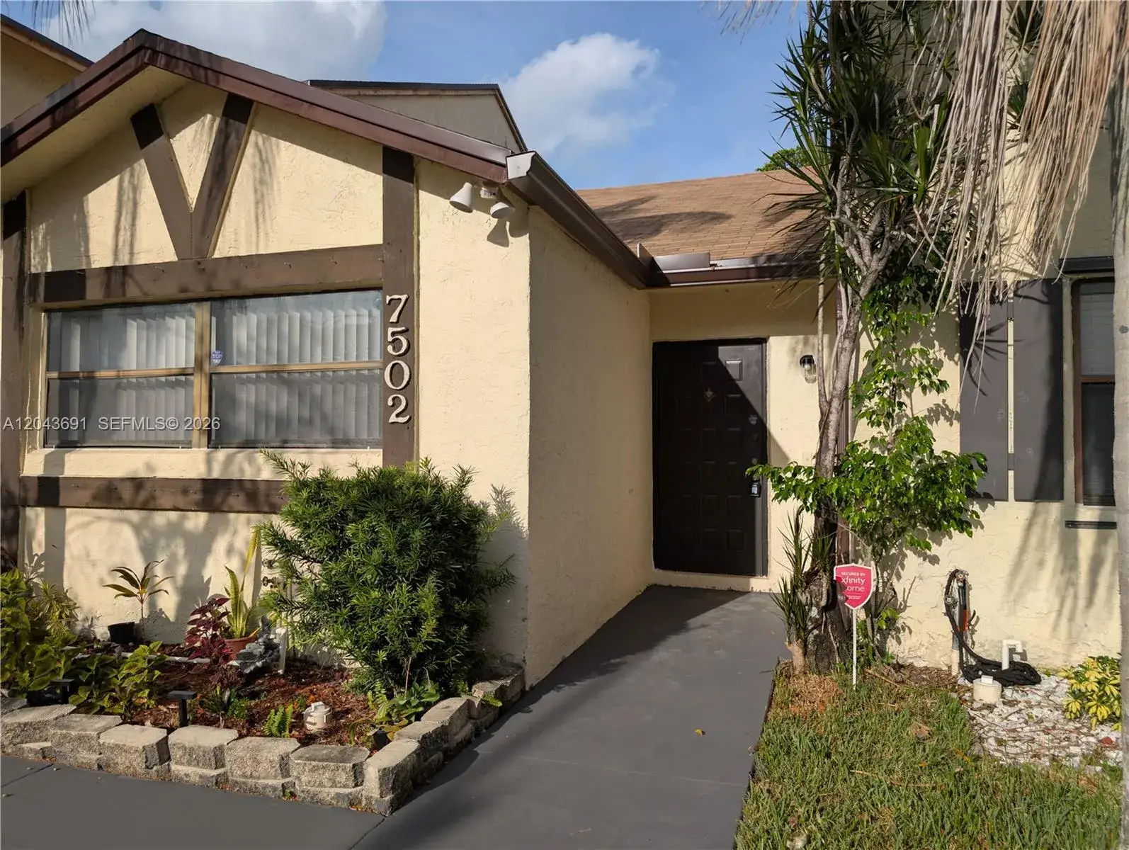 2 bedroom 2 bath Residential Lease for rent at 7502 NW 33rd St, Lauderhill FL 33319