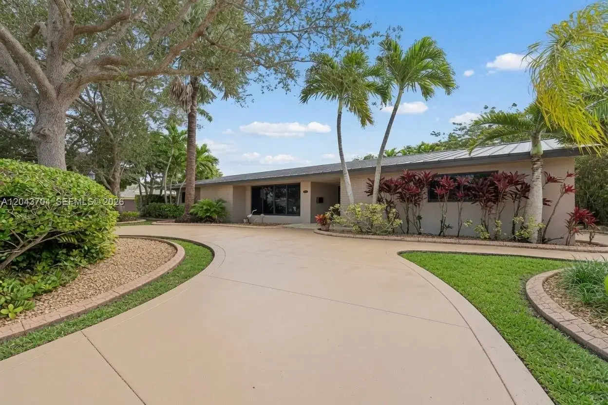 4 bedroom 3 bath Residential for sale at 7430 SW 142nd Ter, Palmetto Bay FL 33158