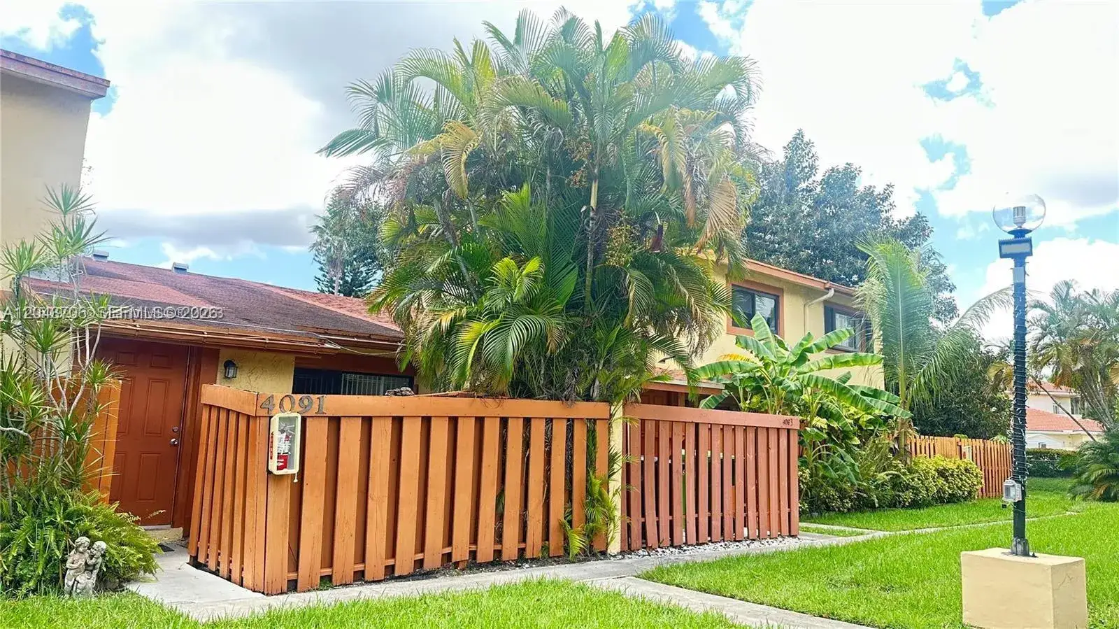 1 bedroom 1 bath Residential for sale at 4091 Sierra Te # 4091, Sunrise FL 33351