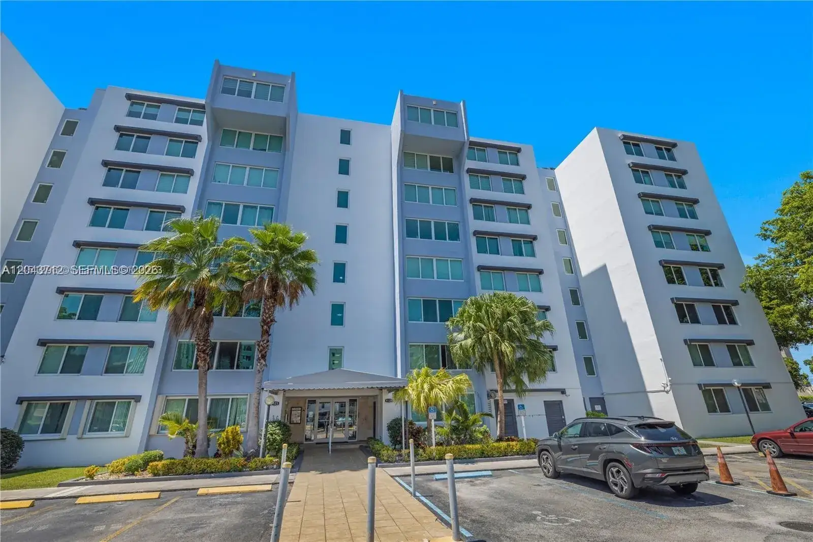 3 bedroom 2 bath Residential Lease for rent at 9125 SW 77th Ave # 802, Miami FL 33156