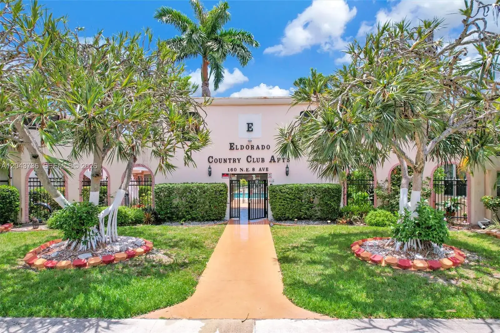 1 bedroom 1 bath Residential for sale at 160 NE 8th Ave # 27A, Hallandale Beach FL 33009