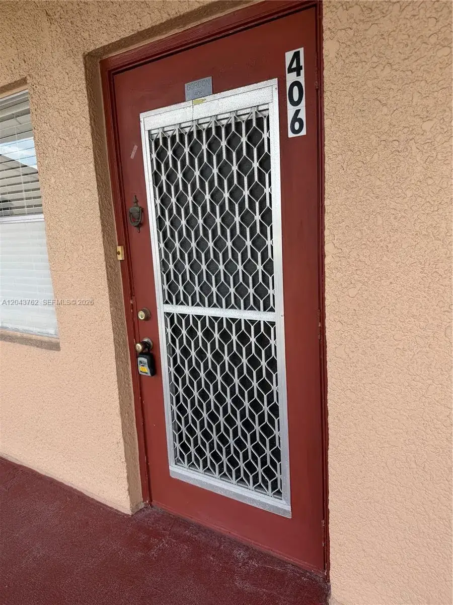 2 bedroom 2 bath Residential for sale at 7220 Lake Cir Dr # 406, Margate FL 33063