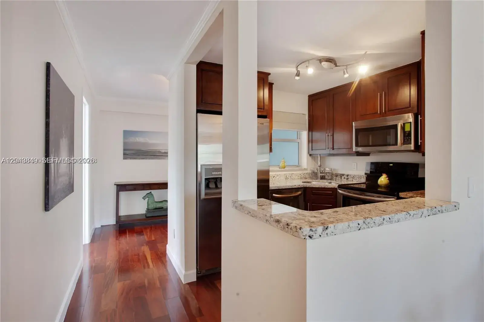 2 bedroom 1 bath Residential Lease for rent at 1610 Lenox Ave # 301, Miami Beach FL 33139