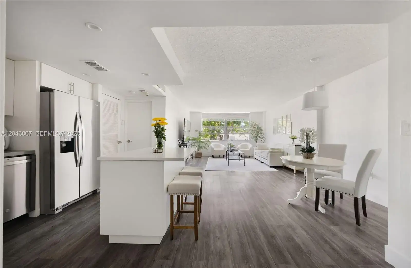 1 bedroom 1 bath Residential Lease for rent at 150 SE 25th Rd # 2J, Miami FL 33129