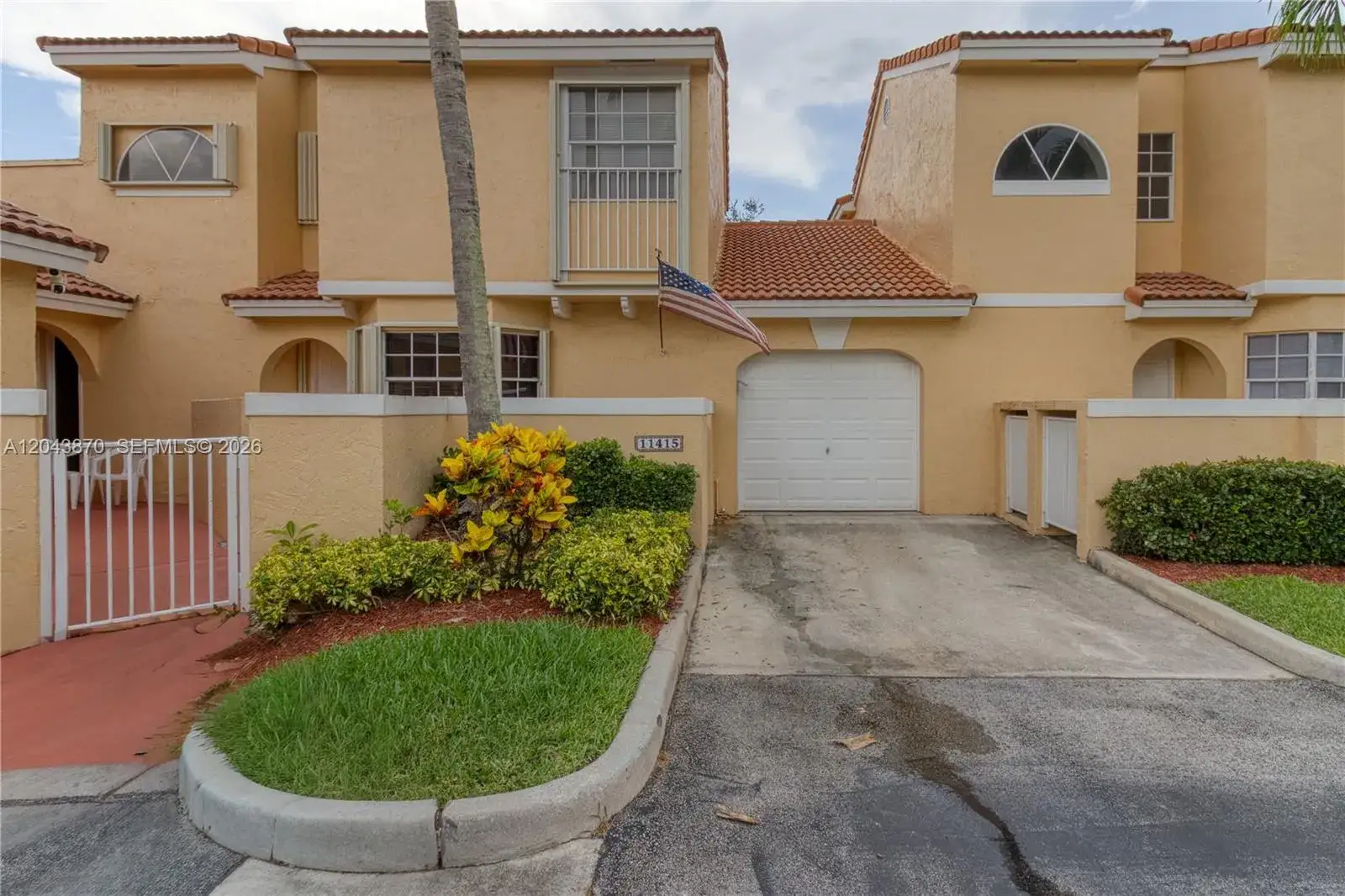 3 bedroom 2 bath Residential Lease for rent at 11415 Lakeview Dr # D, Coral Springs FL 33071