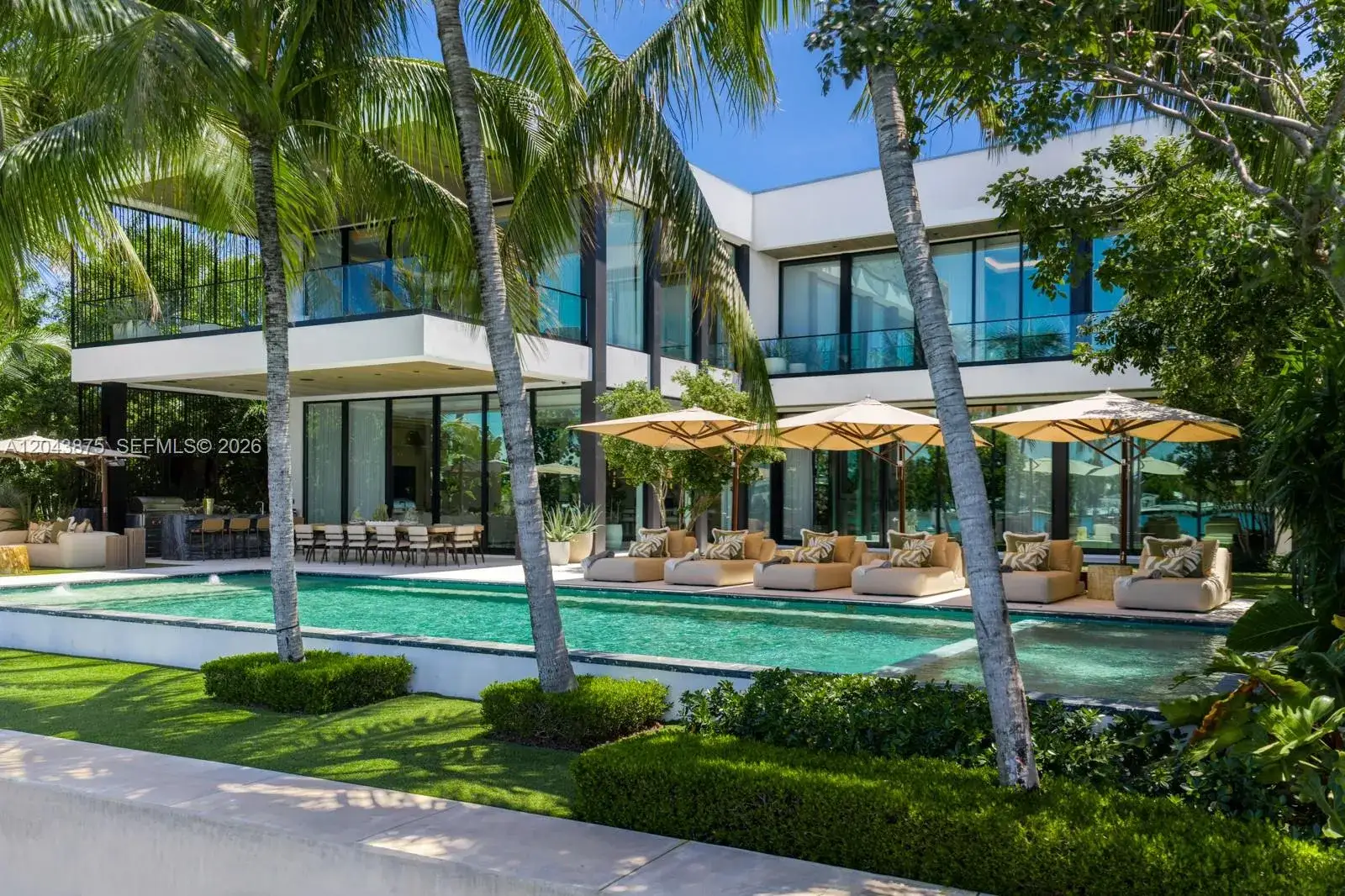 7 bedroom 8 bath Residential for sale at 58 La Gorce Cir, Miami Beach FL 33141