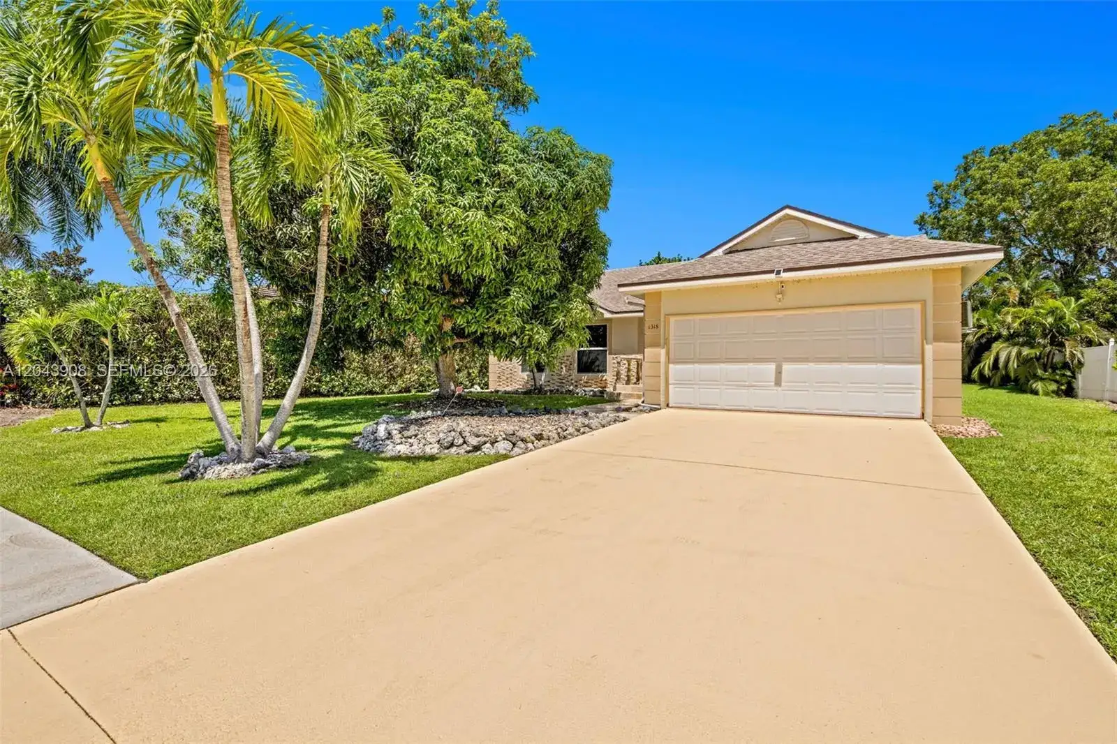 3 bedroom 2 bath Residential Lease for rent at 1318 Bayport Ave, Marco Island FL 34145
