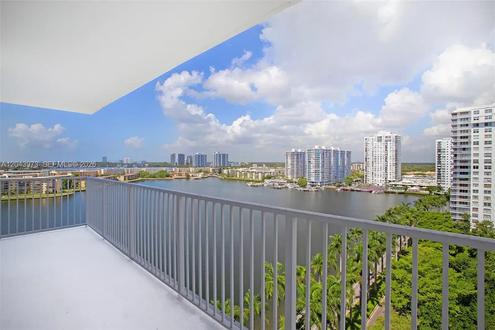 2 bedroom 2 bath Residential for sale at 2851 NE 183rd St # 1416E, Aventura FL 33160