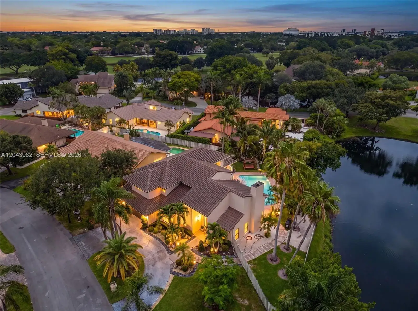 5 bedroom 3 bath Residential for sale at 962 SW 93rd Ter, Plantation FL 33324