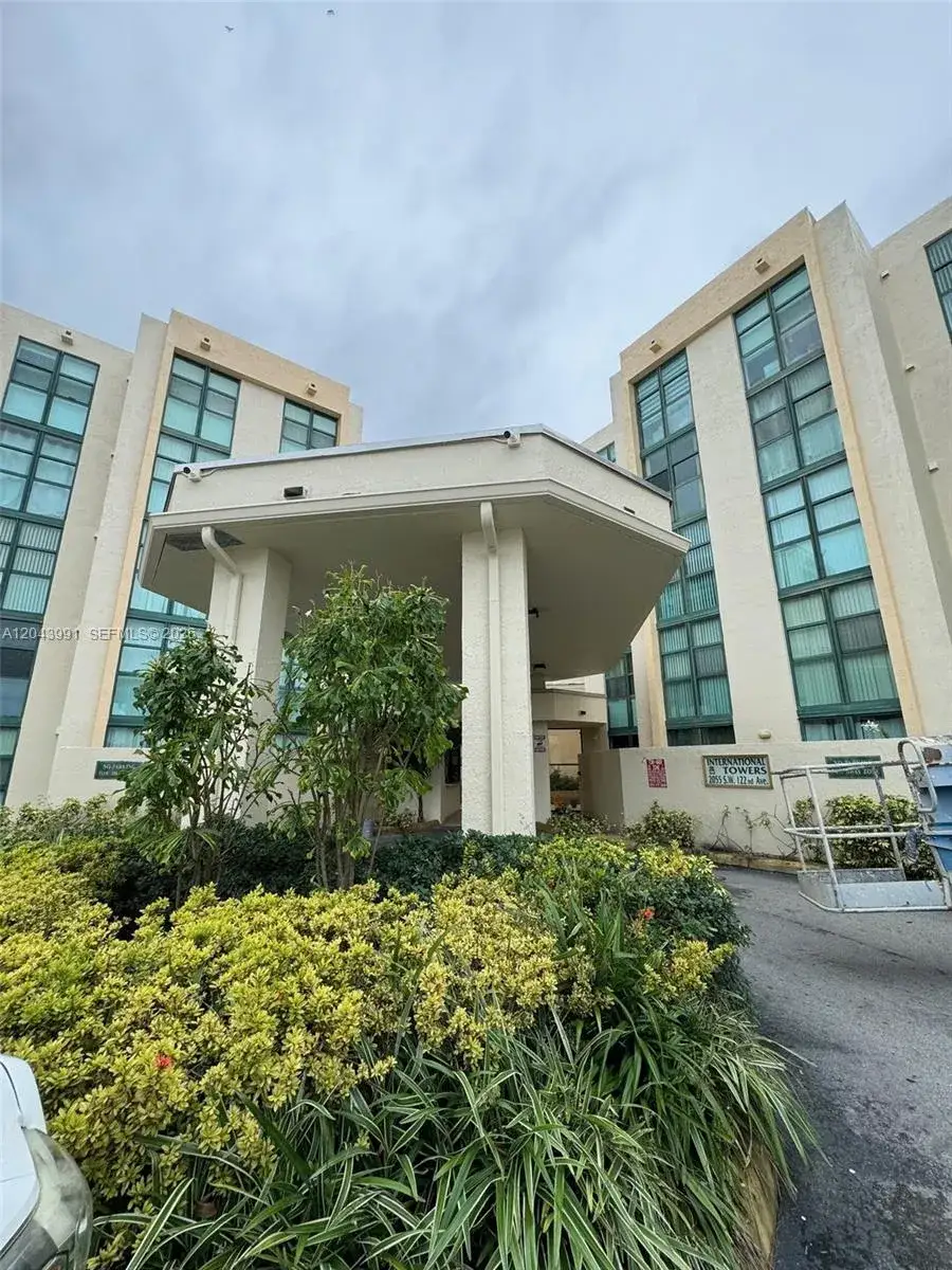 2 bedroom 2 bath Residential Lease for rent at 2055 SW 122nd Ave # 327, Miami FL 33175