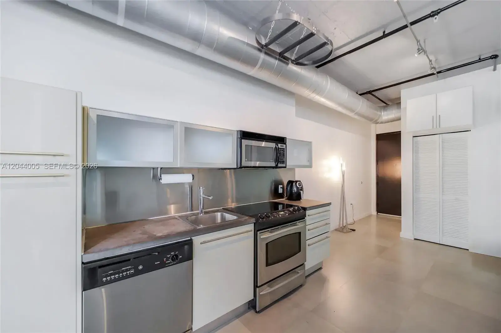 1 bedroom 2 bath Residential Lease for rent at 1700 Meridian Ave # 310, Miami Beach FL 33139