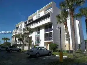 1 bedroom 1 bath Residential for sale at 2017 NW 46th Ave # A406, Lauderhill FL 33313