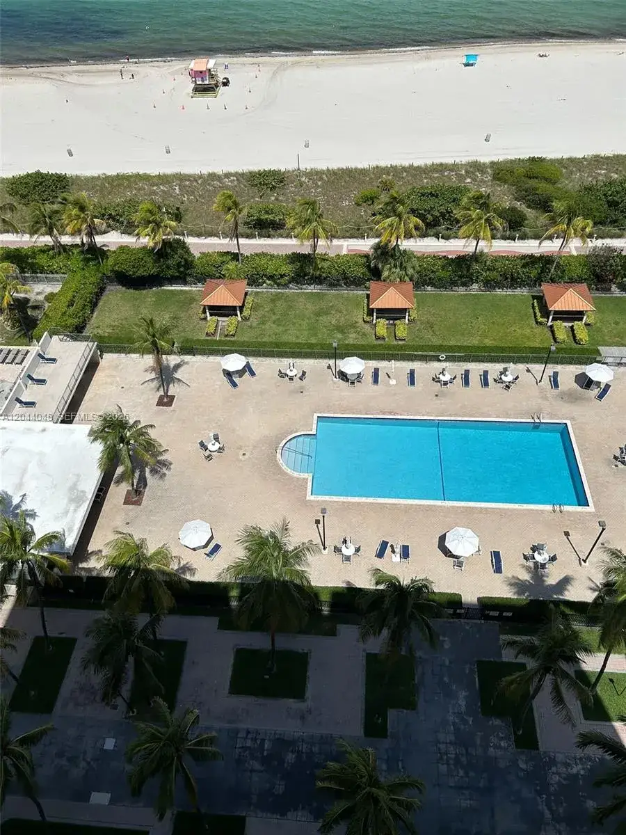 1 bedroom 1 bath Residential for sale at 2625 Collins Ave # 1805, Miami Beach FL 33140