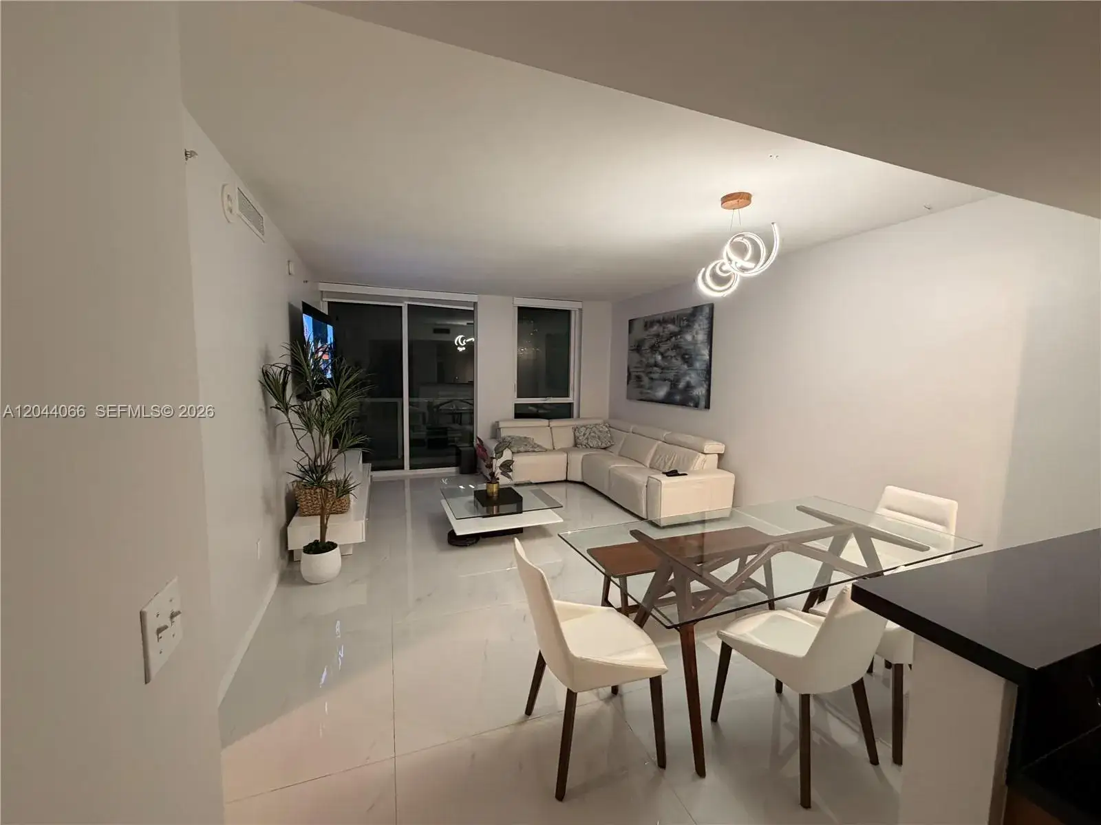 1 bedroom 1 bath Residential Lease for rent at 253 NE 2nd St # 1204, Miami FL 33132