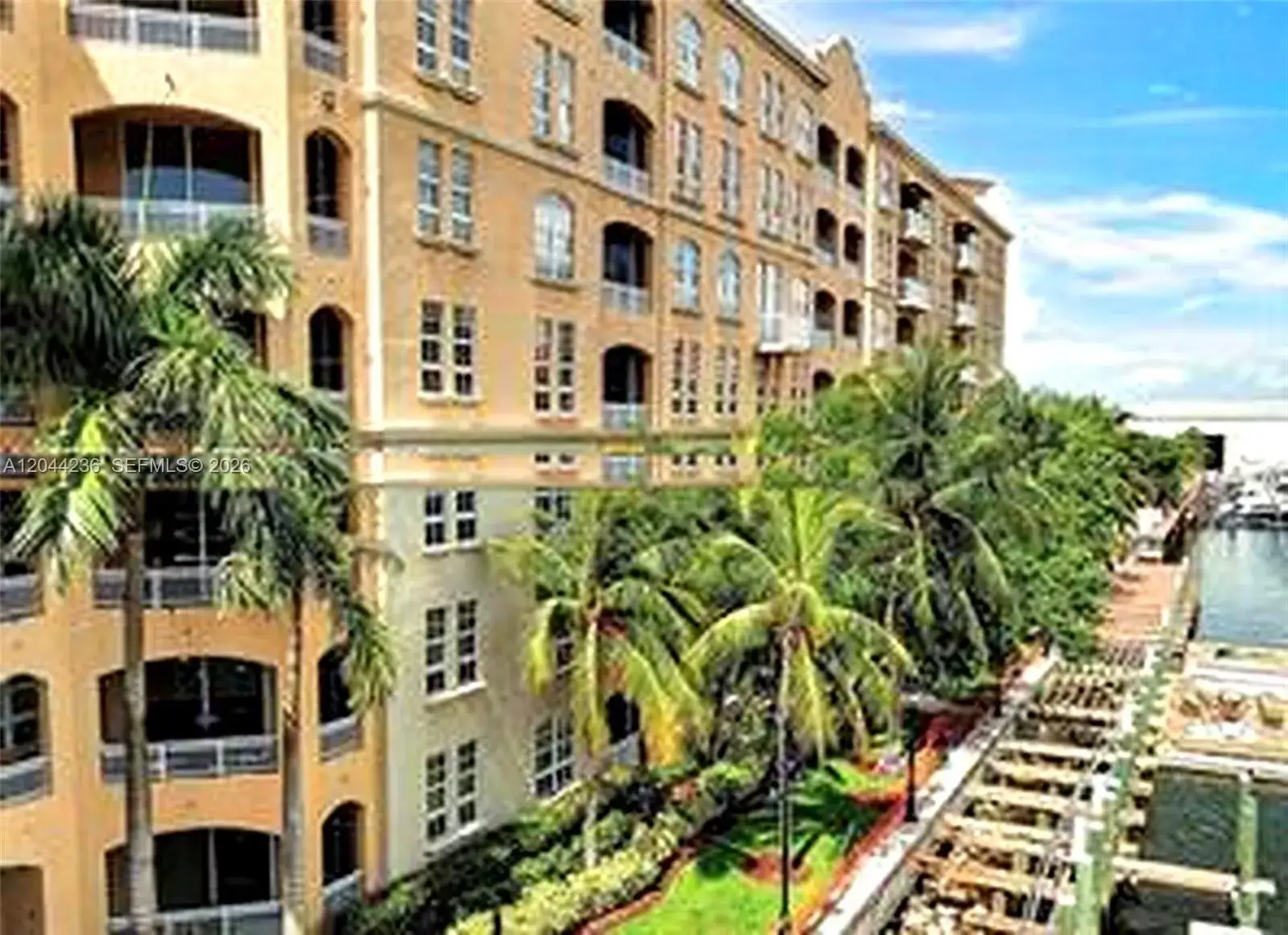 2 bedroom 2 bath Residential for sale at 3001 NE 185th St # 515, Aventura FL 33180