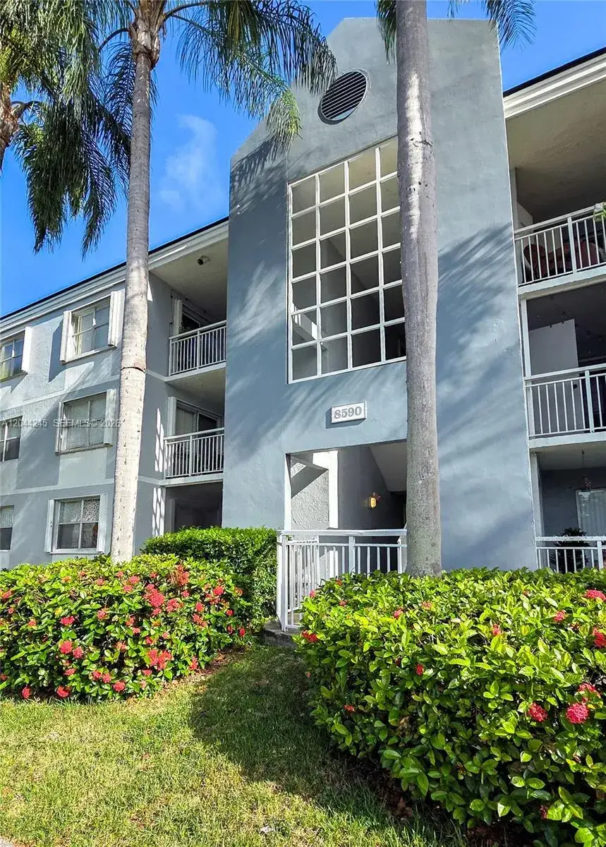 1 bedroom 1 bath Residential Lease for rent at 8590 SW 212th St # 107, Cutler Bay FL 33189
