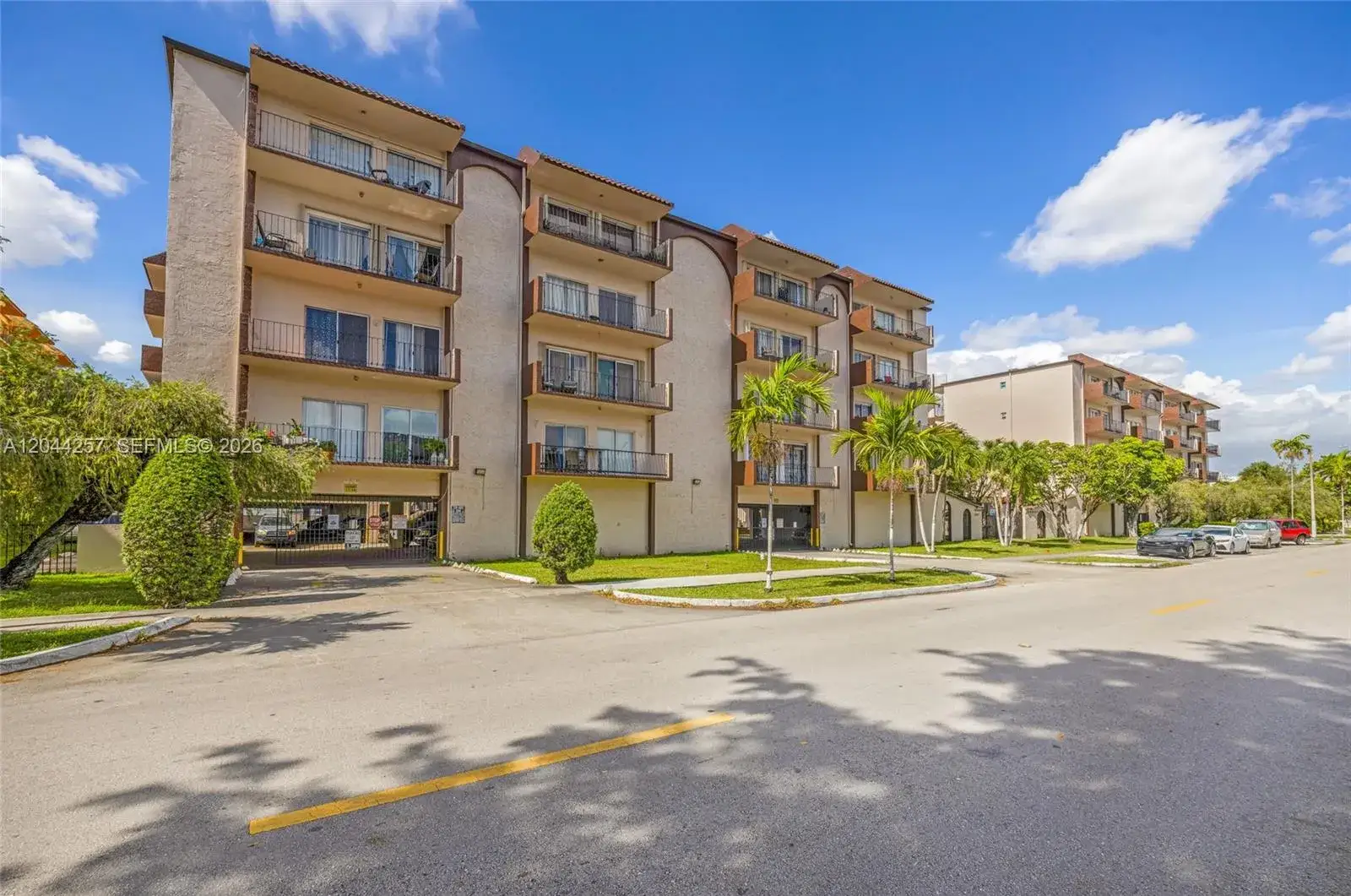 2 bedroom 2 bath Residential for sale at 1950 W 54th St # 206, Hialeah FL 33012