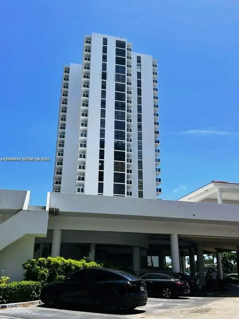 2 bedroom 2 bath Residential Lease for rent at 20515 E Country Club Dr # 142, Aventura FL 33180