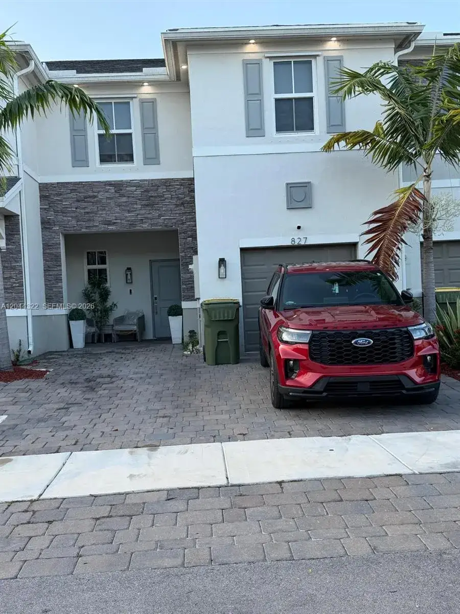 3 bedroom 2 bath Residential Lease for rent at 827 SE 18th St # 827, Homestead FL 33034