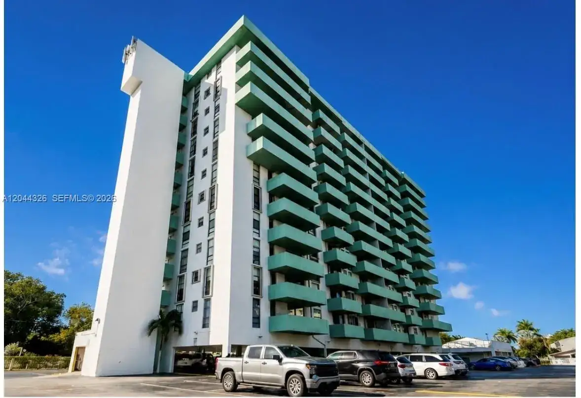 1 bedroom 1 bath Residential for sale at 1825 W 44th Pl # 806, Hialeah FL 33012