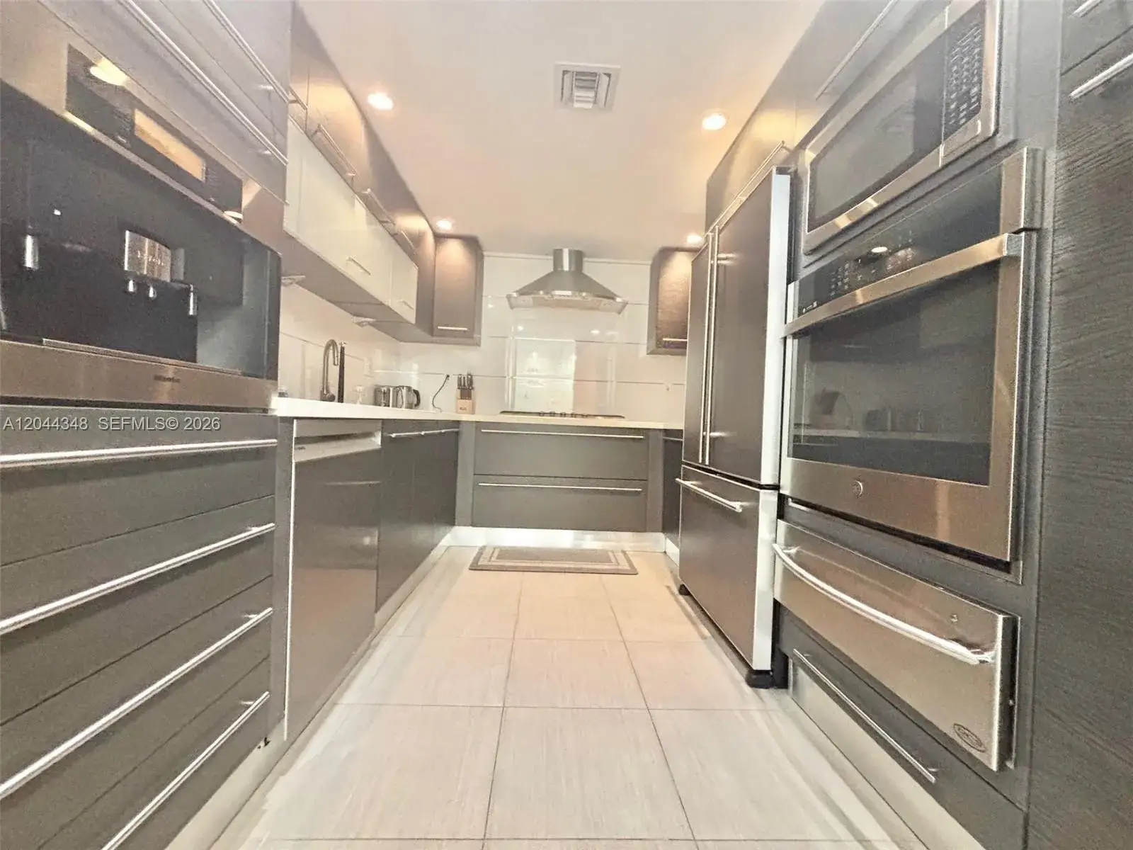 2 bedroom 2 bath Residential Lease for rent at 2030 S Ocean Dr # 423, Hallandale Beach FL 33009