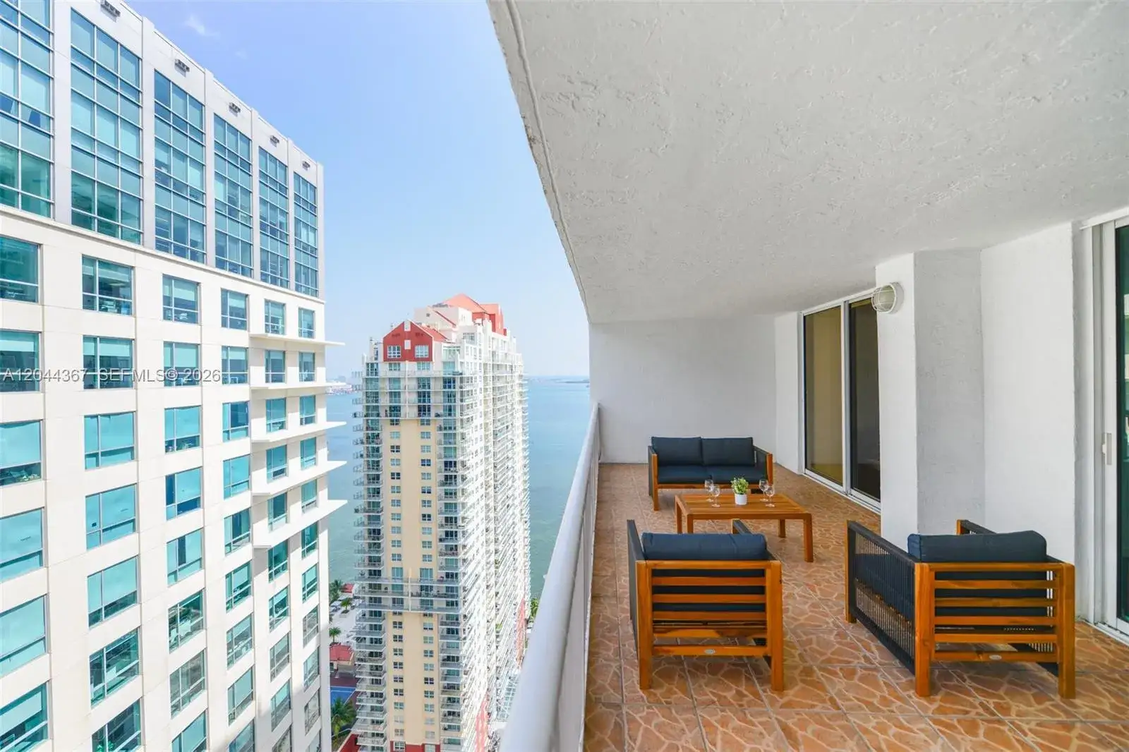 1 bedroom 1 bath Residential for sale at 1200 Brickell Bay Dr # 3614, Miami FL 33131