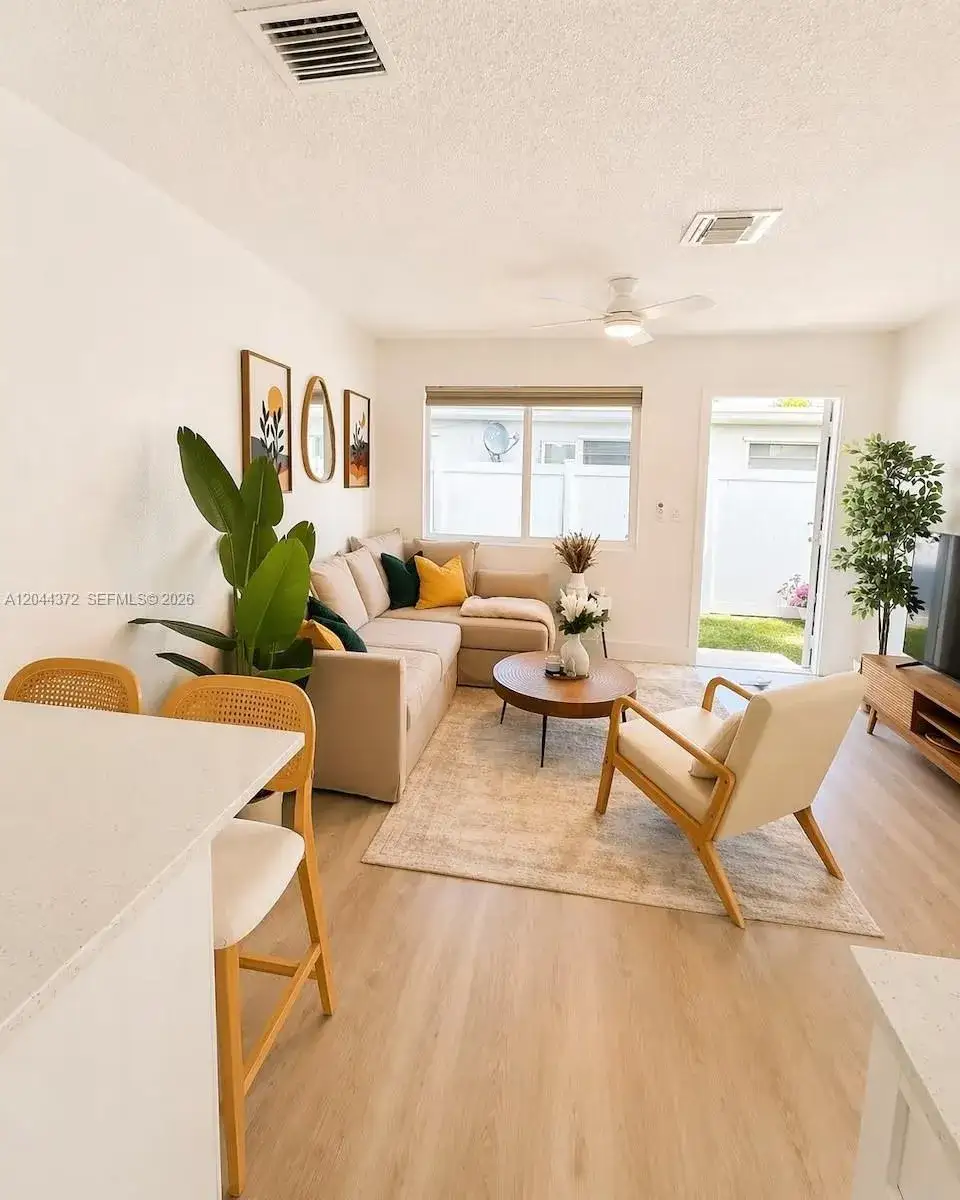 2 bedroom 1 bath Residential Lease for rent at 5712 Mayo St # 1, Hollywood FL 33023