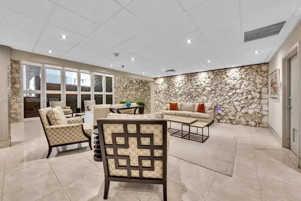 2 bedroom 2 bath Residential for sale at 3111 N Ocean Dr # 904, Hollywood FL 33019