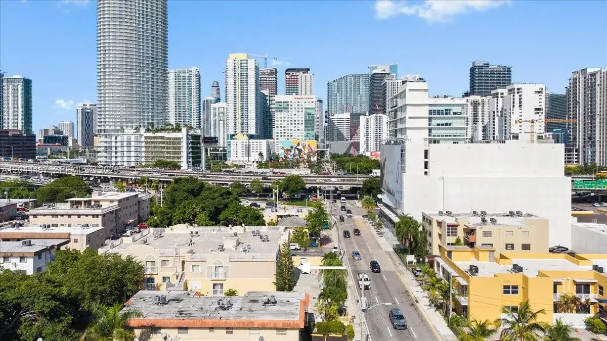 1 bedroom 1 bath Residential Lease for rent at 437 SW 7th St # 201, Miami FL 33130