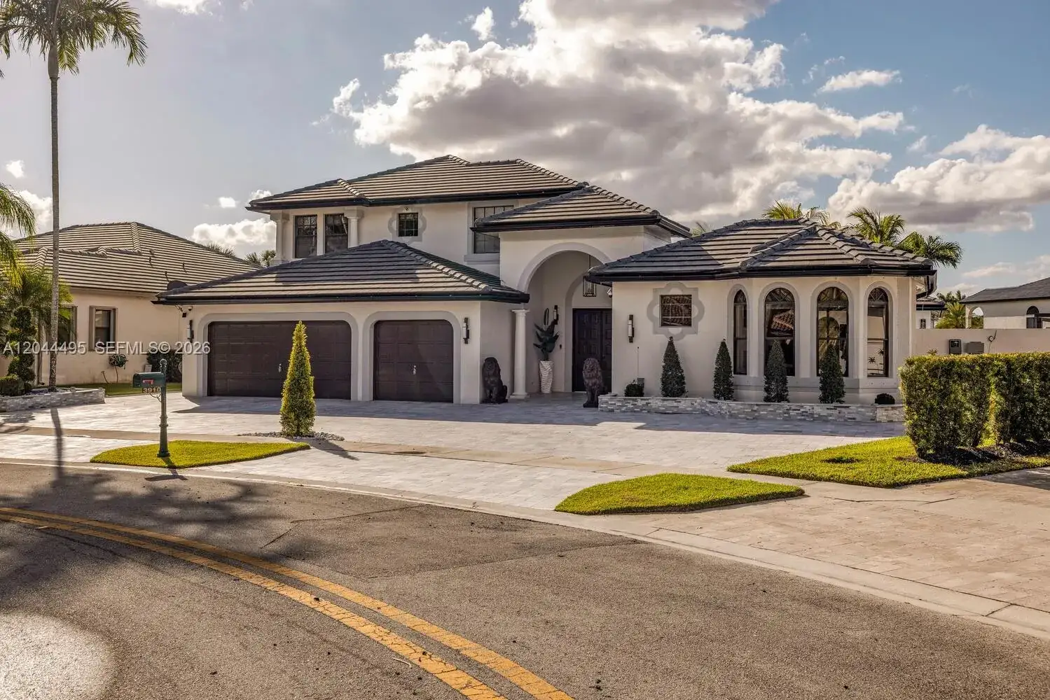 7 bedroom 5 bath Residential for sale at 3910 SW 186th Ter, Miramar FL 33029