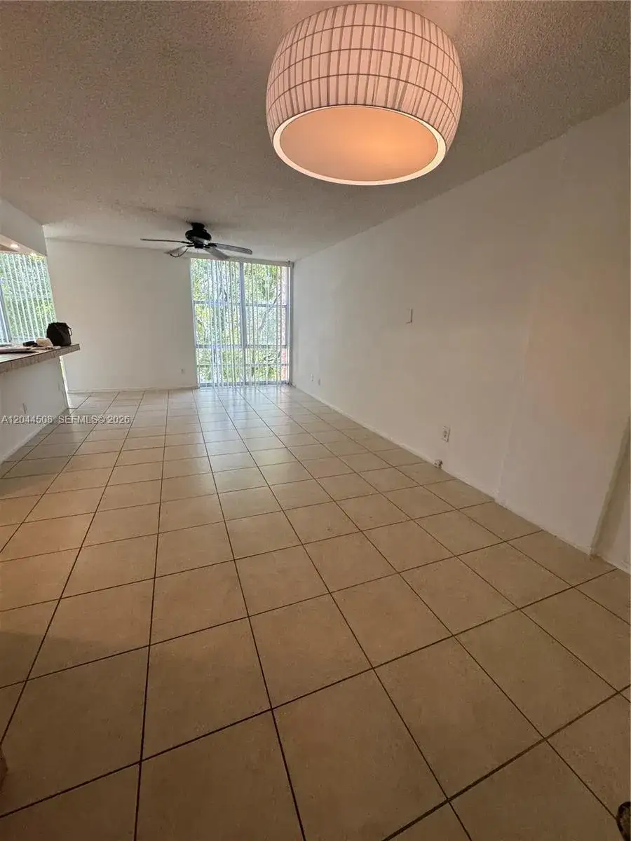 1 bedroom 1 bath Residential Lease for rent at 210 172nd St # 429, Sunny Isles Beach FL 33160