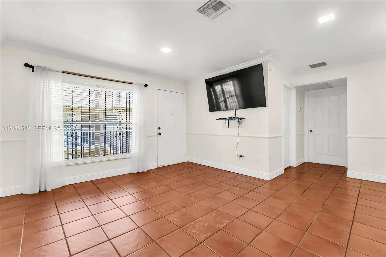 2 bedroom 2 bath Residential Lease for rent at 15350 SW 72nd St # 24, Miami FL 33193
