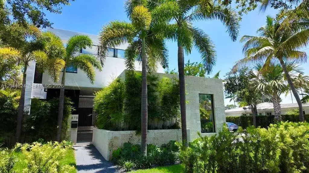 6 bedroom 6 bath Residential for sale at 570 S Shore Dr, Miami Beach FL 33141